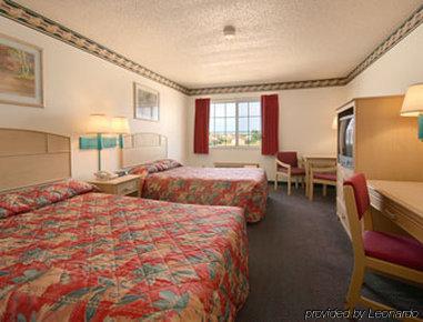 Super 8 By Wyndham Carroll/east Hotel